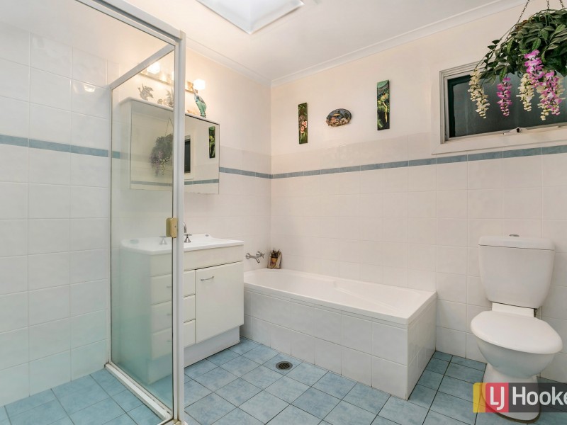 86 Orange Parade, Wyoming NSW 2250