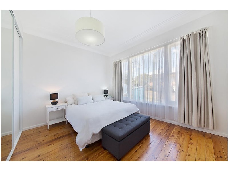 18 Lushington Street, East Gosford NSW 2250