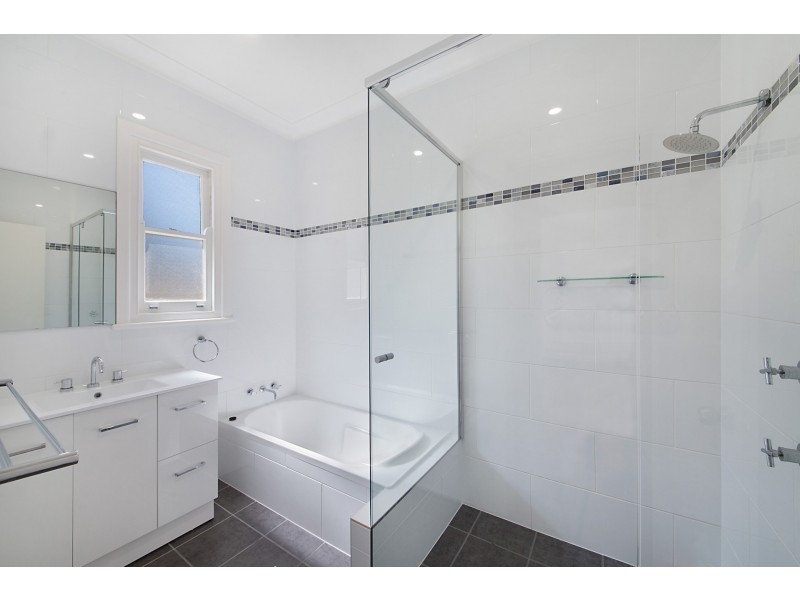 18 Lushington Street, East Gosford NSW 2250