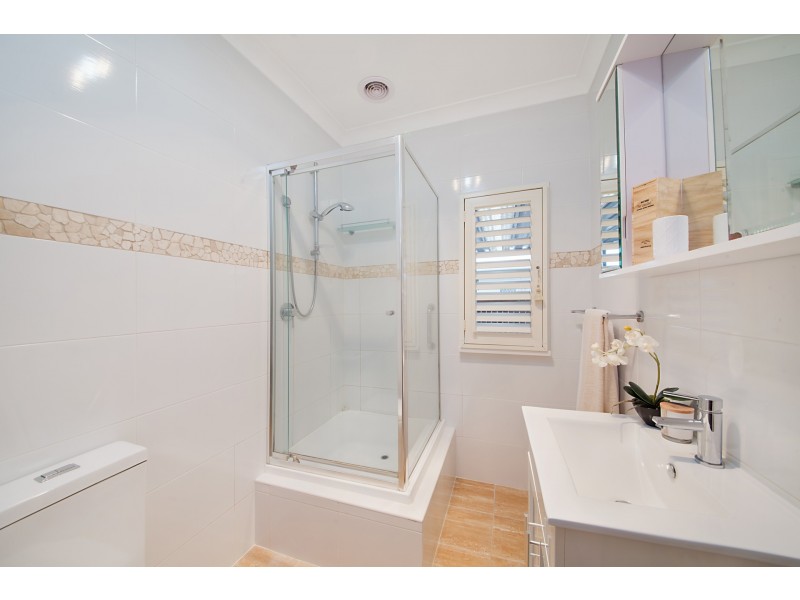 155 Albany Street, Point Frederick NSW 2250