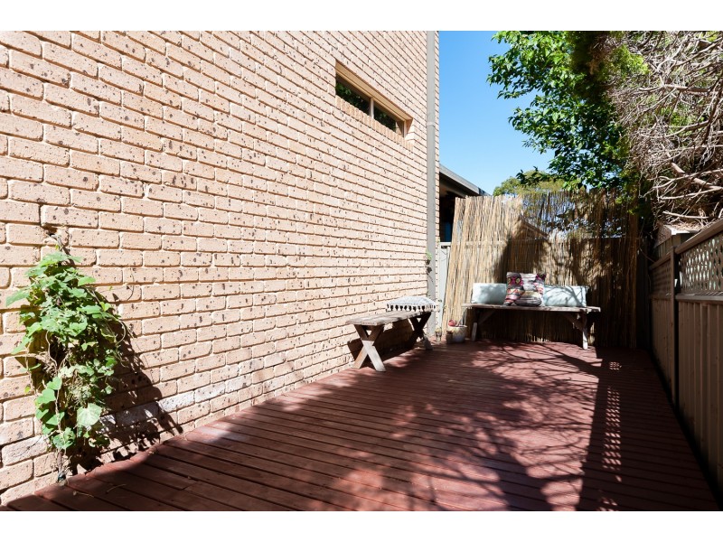 2/8 Melbourne Street, East Gosford NSW 2250