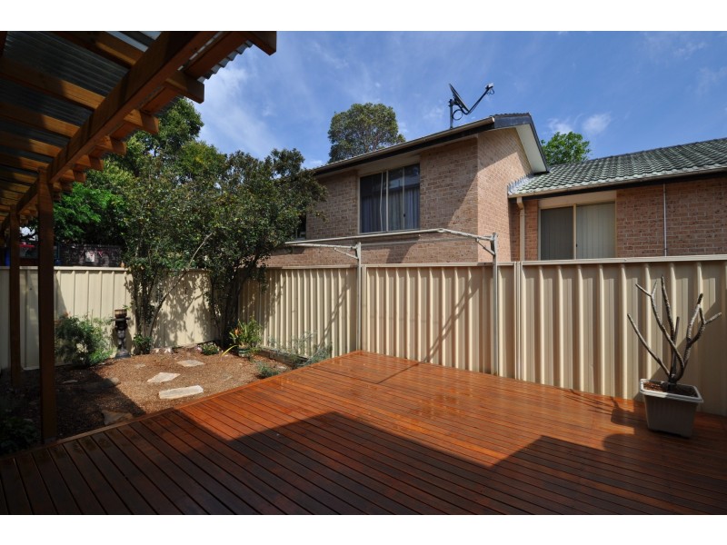 2/18 York Street, Point Frederick NSW 2250