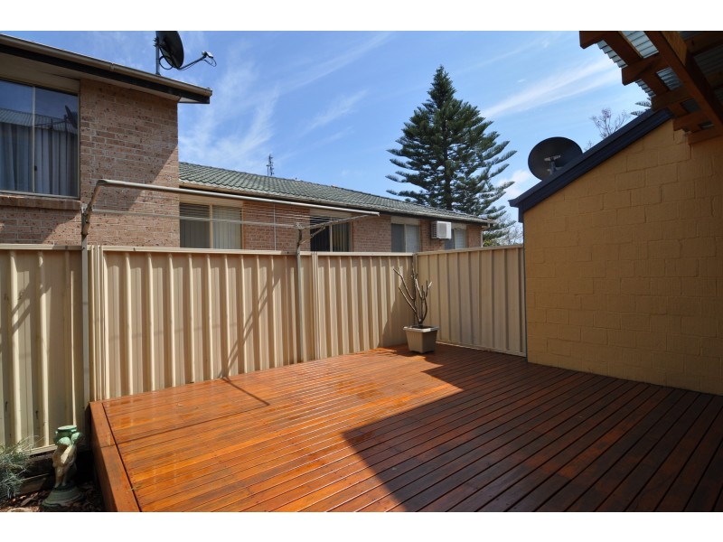 2/18 York Street, Point Frederick NSW 2250