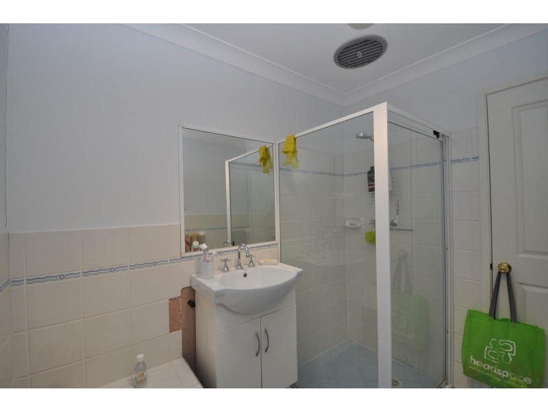 2/18 York Street, Point Frederick NSW 2250