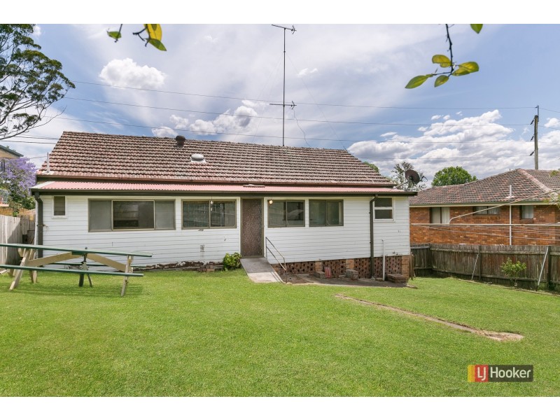 7 Day Street, Wyoming NSW 2250