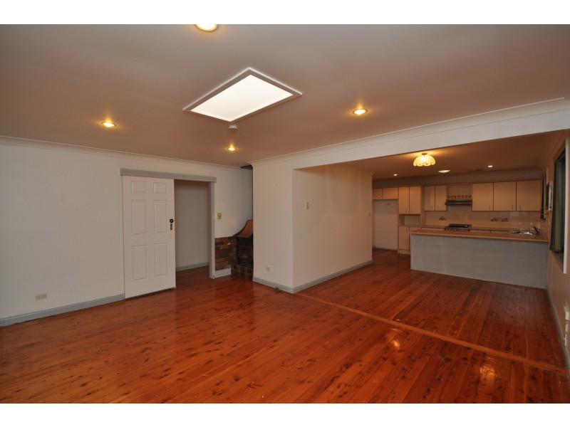 5 Fragar Avenue, Wyoming NSW 2250