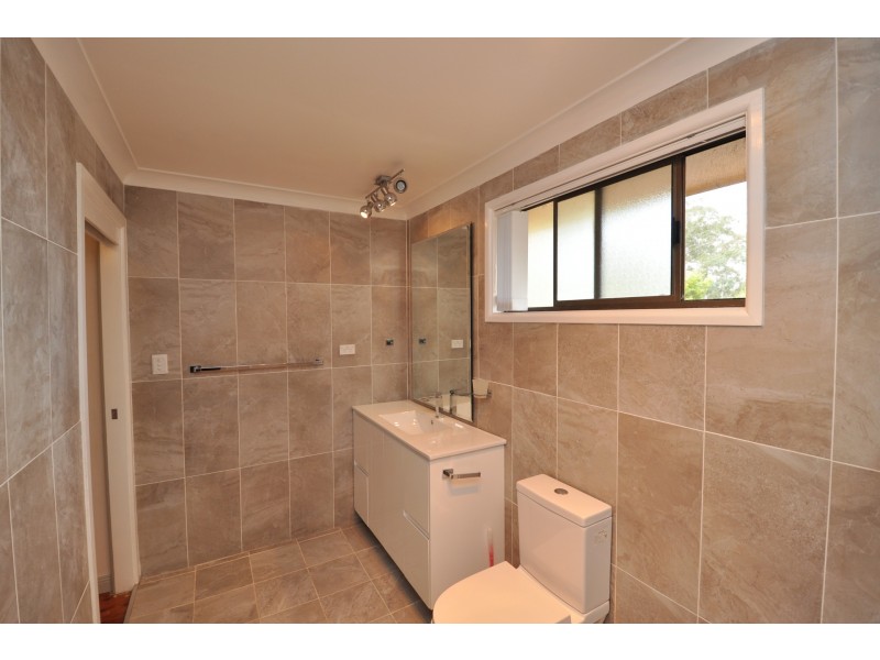 5 Fragar Avenue, Wyoming NSW 2250