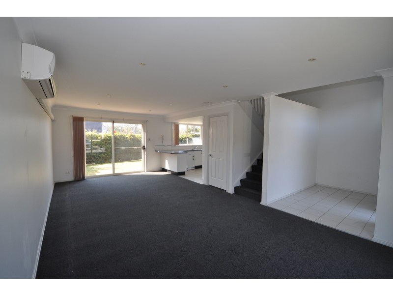 2/4 Parsons Road, Lisarow NSW 2250