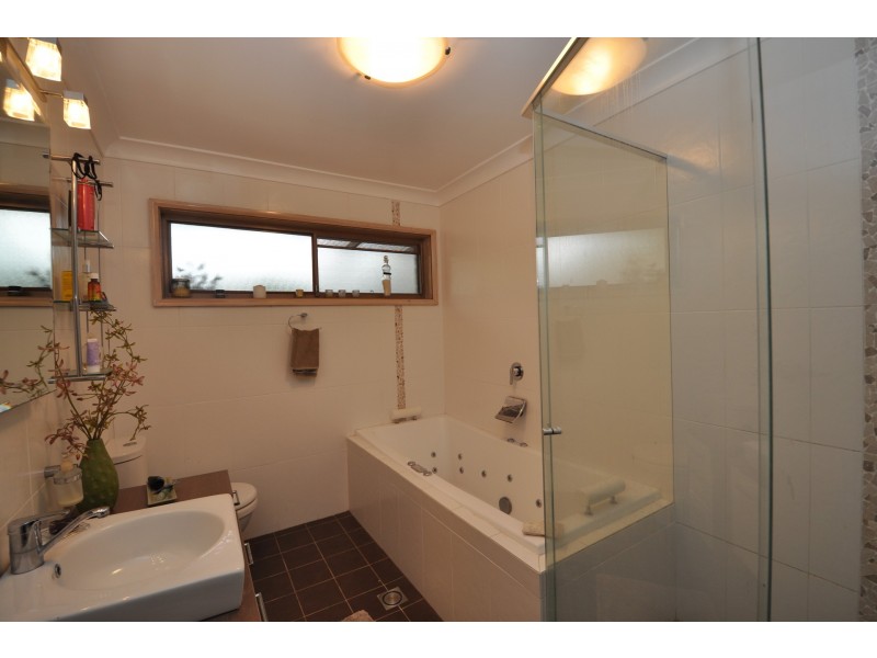 91 Chamberlain Road, Wyoming NSW 2250