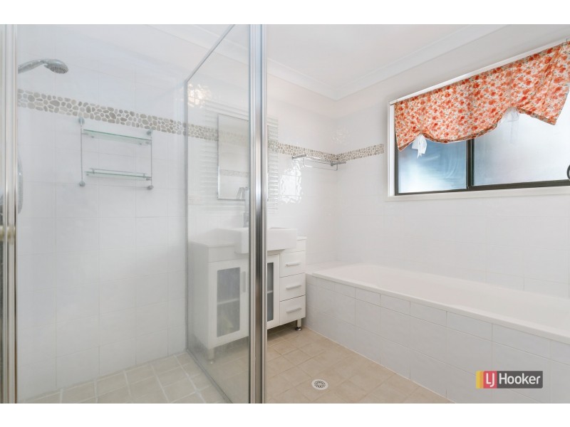 18 Kambala Close, Wyoming NSW 2250