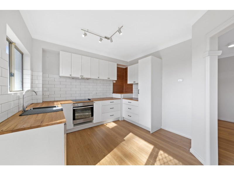 7/12-20 Kinarra Avenue, Wyoming NSW 2250