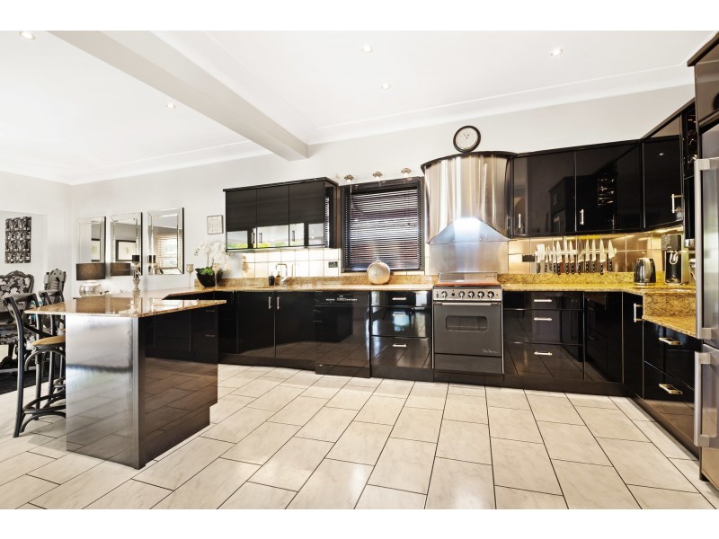 5 Dunn Street, Point Frederick NSW 2250