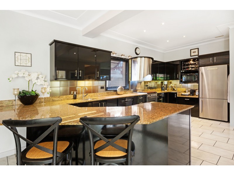 5 Dunn Street, Point Frederick NSW 2250