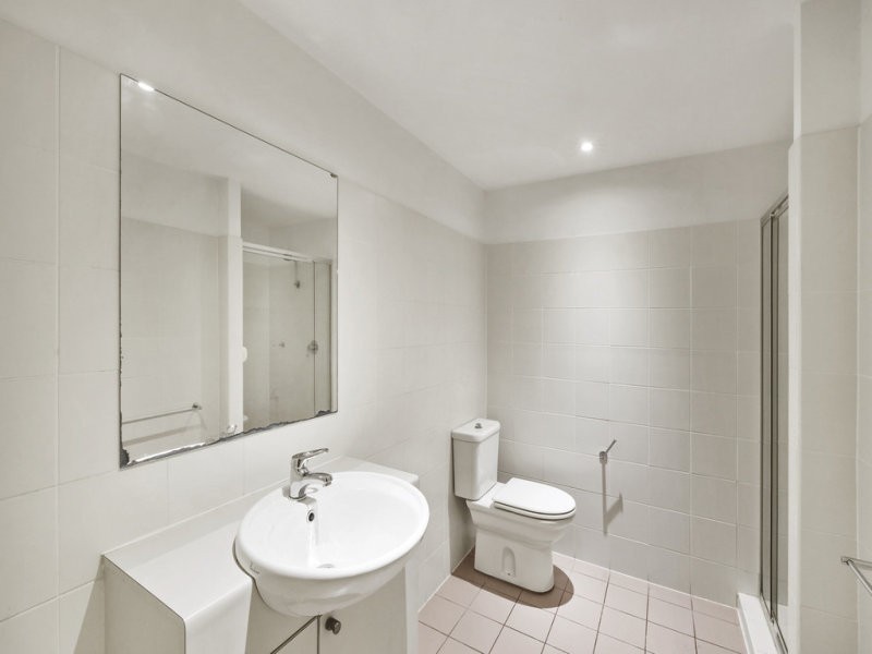 302/80 John Whiteway Drive, Gosford NSW 2250