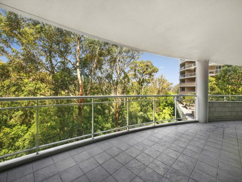 302/80 John Whiteway Drive, Gosford NSW 2250