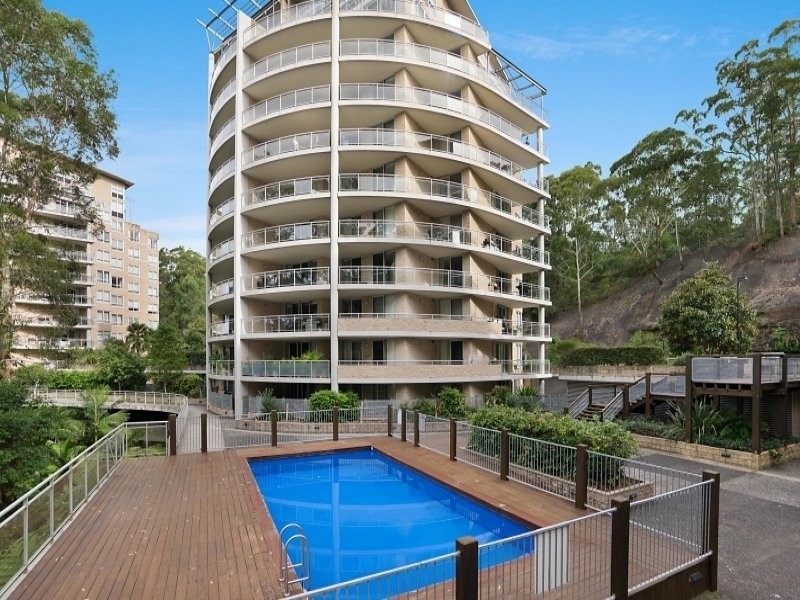 302/80 John Whiteway Drive, Gosford NSW 2250