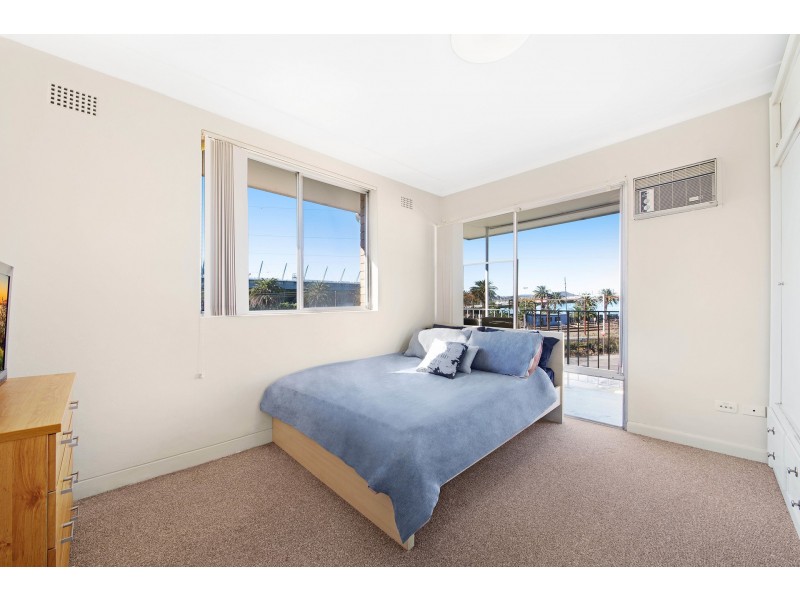 2/9 Riou Street, Gosford NSW 2250