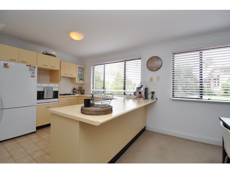 4/4 Broadview Avenue, Gosford NSW 2250