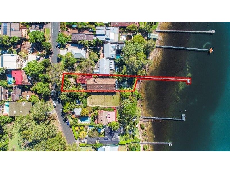 17 Albany Street, Point Frederick NSW 2250