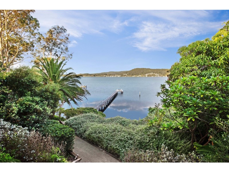 17 Albany Street, Point Frederick NSW 2250