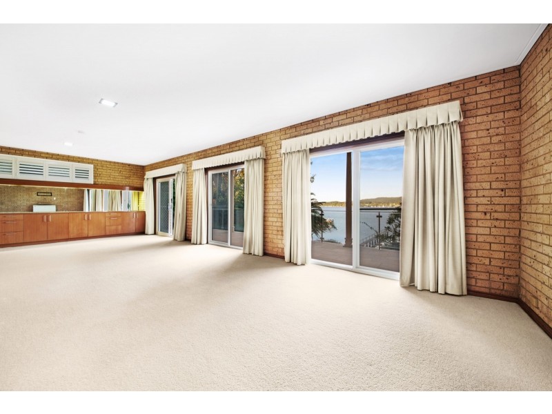 17 Albany Street, Point Frederick NSW 2250