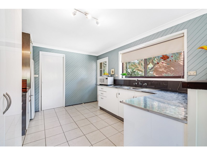 17 Chamberlain Road, Wyoming NSW 2250