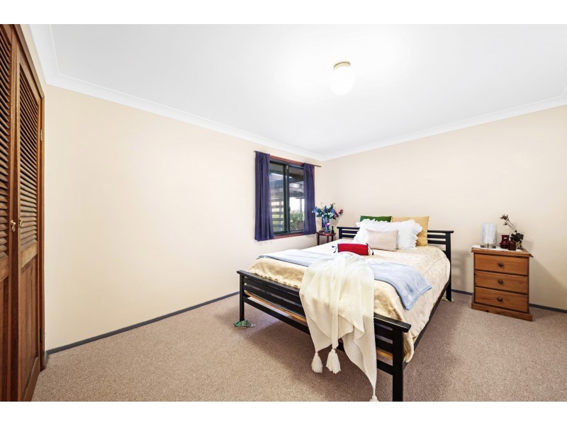 17 Chamberlain Road, Wyoming NSW 2250