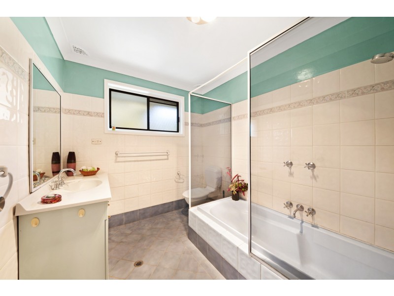 17 Chamberlain Road, Wyoming NSW 2250