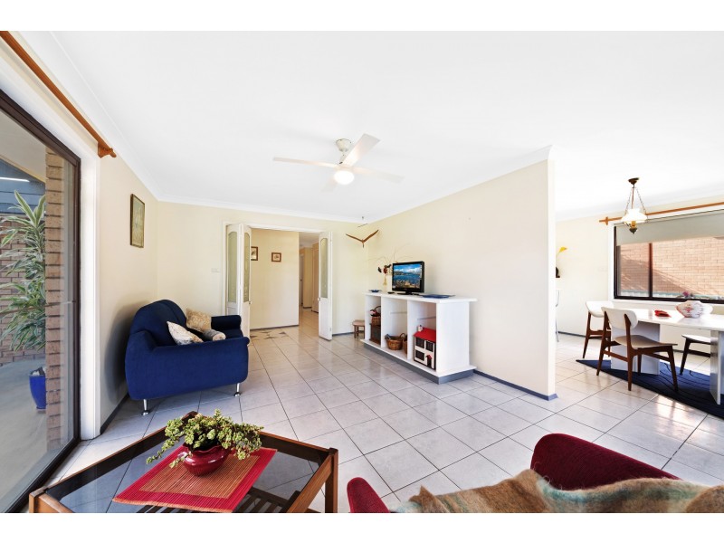 17 Chamberlain Road, Wyoming NSW 2250