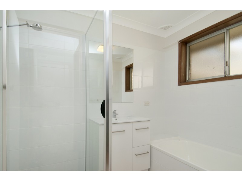 4 Walker Road, Wyoming NSW 2250
