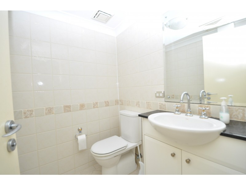 2/92 John Whiteway Drive, Gosford NSW 2250