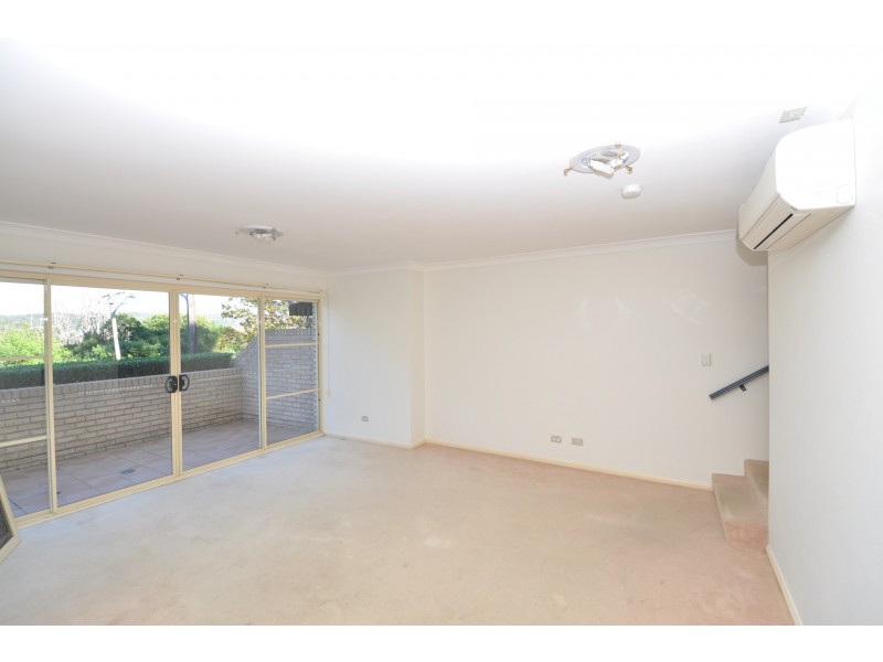 2/92 John Whiteway Drive, Gosford NSW 2250