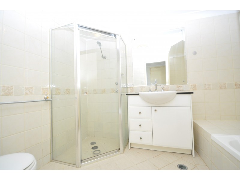 2/92 John Whiteway Drive, Gosford NSW 2250