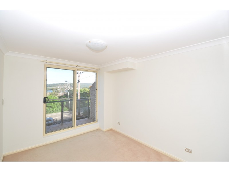 2/92 John Whiteway Drive, Gosford NSW 2250