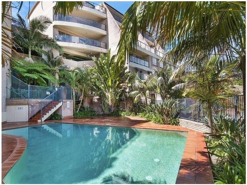 2/92 John Whiteway Drive, Gosford NSW 2250