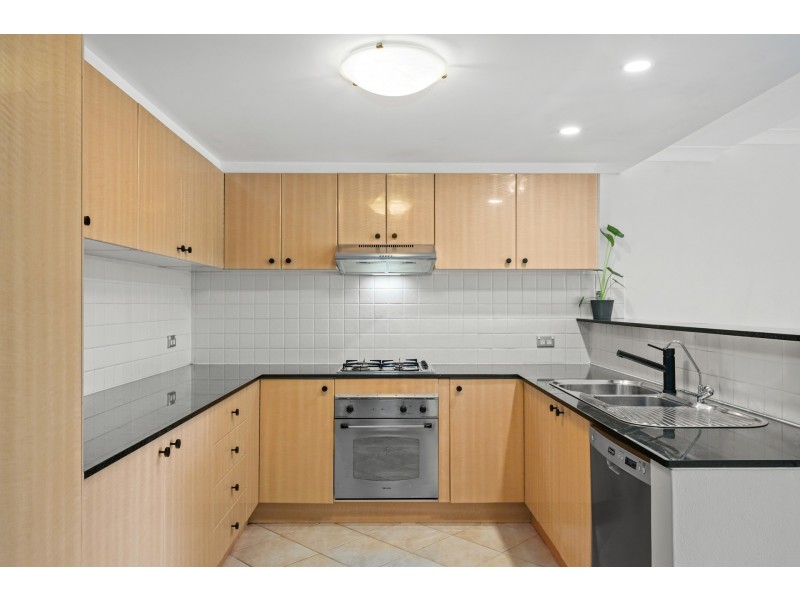 2/92 John Whiteway Drive, Gosford NSW 2250