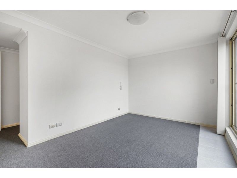 2/92 John Whiteway Drive, Gosford NSW 2250