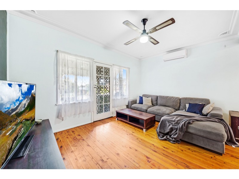 221 Brisbane Water Drive, Point Clare NSW 2250