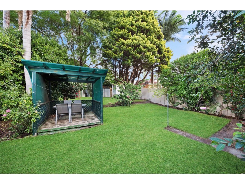 221 Brisbane Water Drive, Point Clare NSW 2250