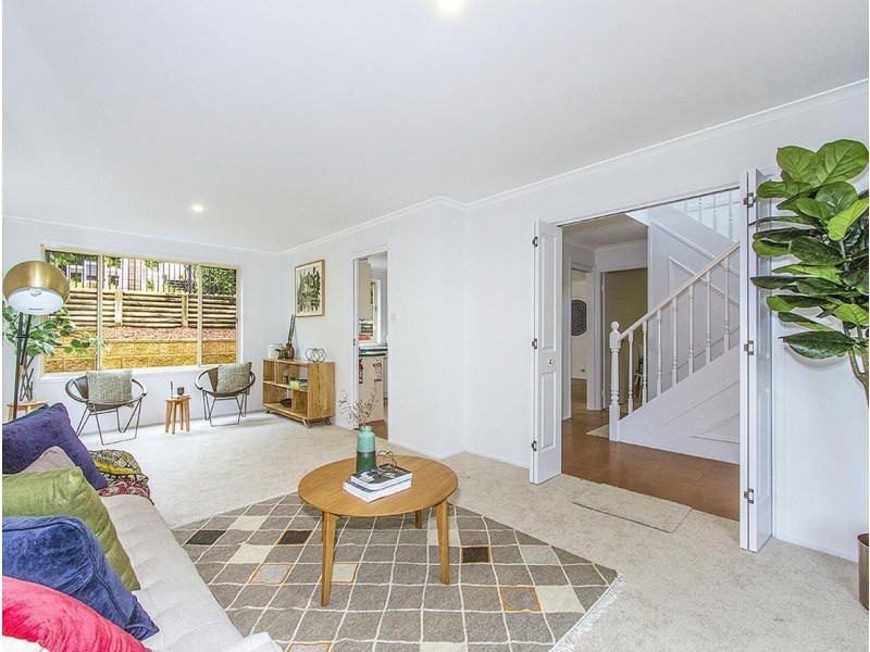 8 Woodbine Close, Lisarow NSW 2250