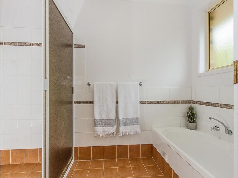 8 Woodbine Close, Lisarow NSW 2250