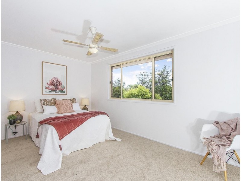 8 Woodbine Close, Lisarow NSW 2250