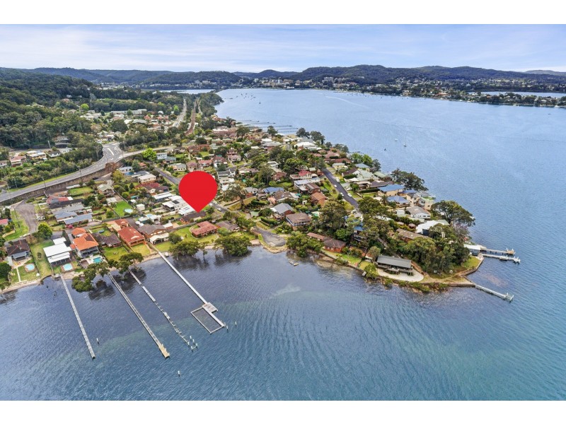 17 Noonan Point Avenue, Point Clare NSW 2250
