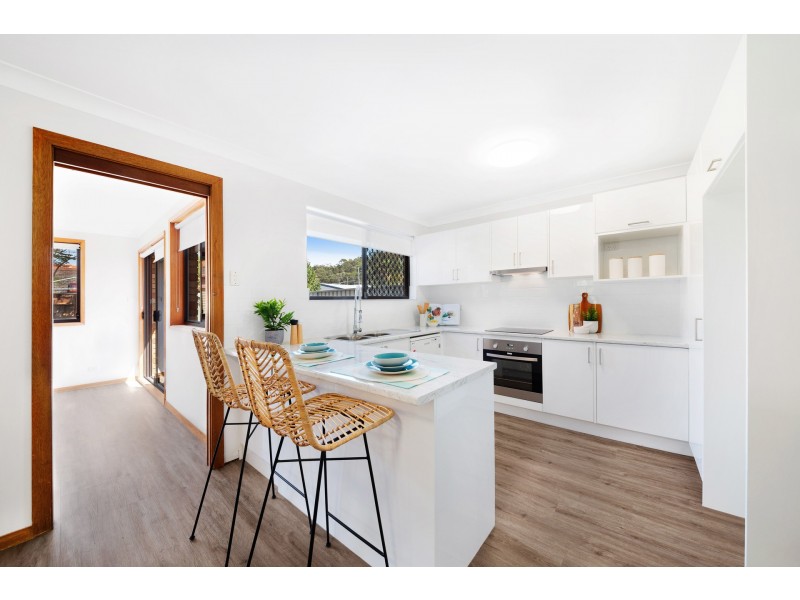17 Noonan Point Avenue, Point Clare NSW 2250