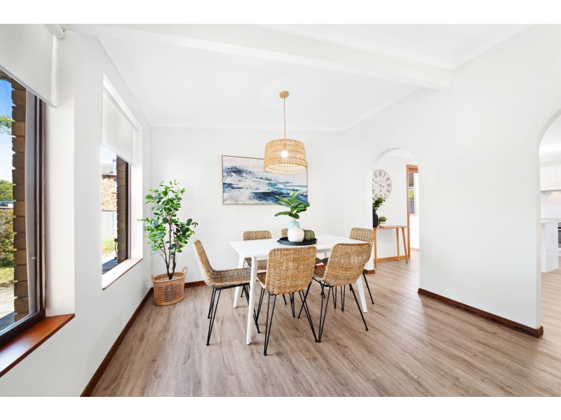 17 Noonan Point Avenue, Point Clare NSW 2250
