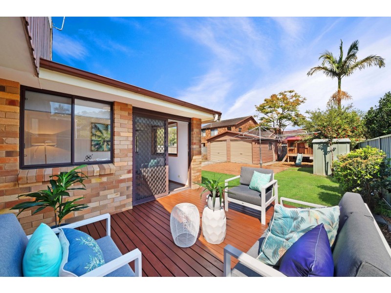 17 Noonan Point Avenue, Point Clare NSW 2250