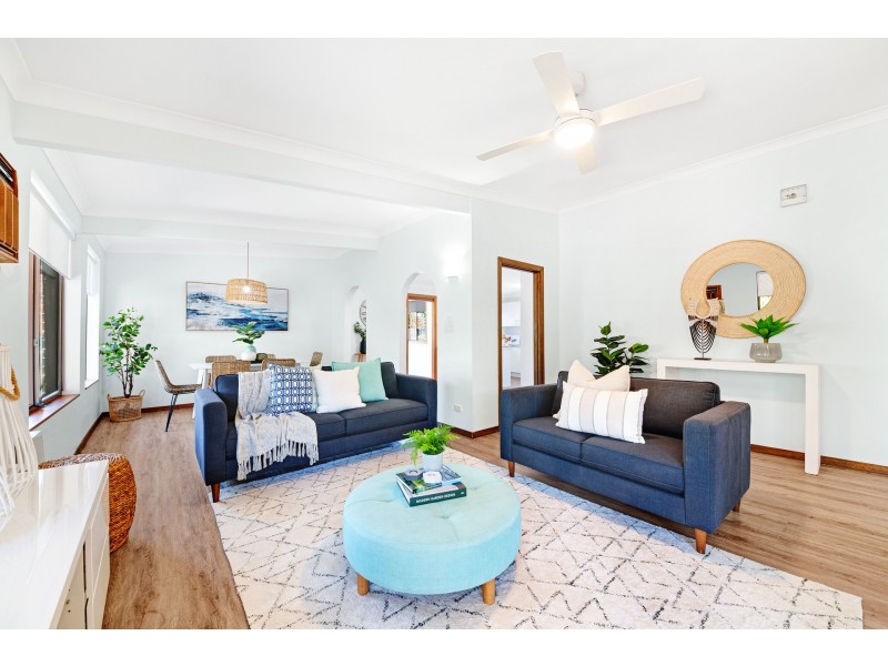 17 Noonan Point Avenue, Point Clare NSW 2250