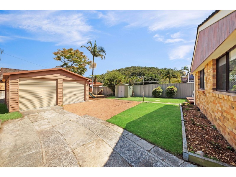 17 Noonan Point Avenue, Point Clare NSW 2250