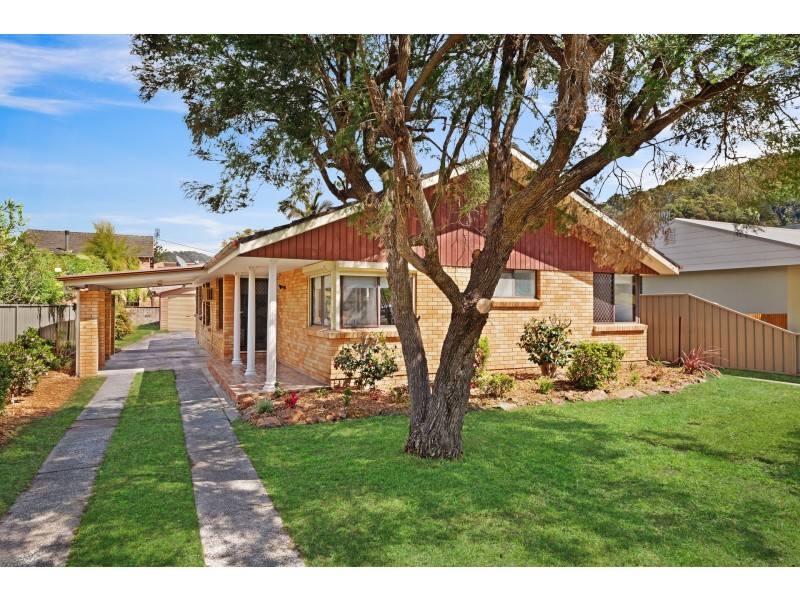 17 Noonan Point Avenue, Point Clare NSW 2250