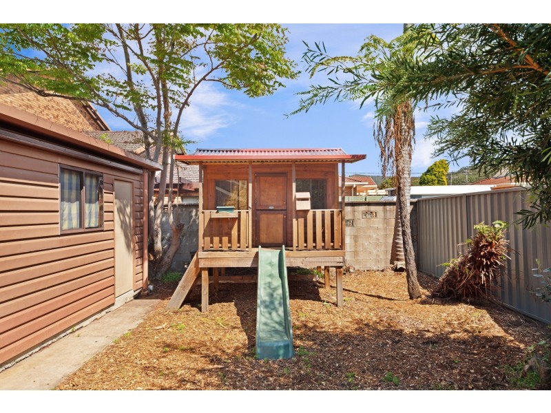 17 Noonan Point Avenue, Point Clare NSW 2250